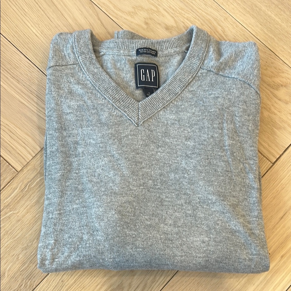 GAP Gray V-Neck Sweater Soft Knit